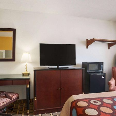 Brookville Inn Bagian luar foto