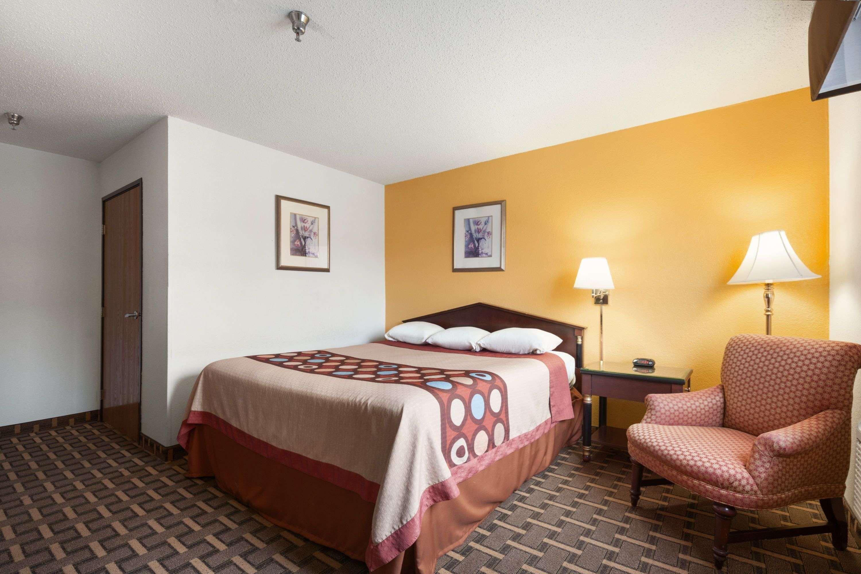 Brookville Inn Bagian luar foto