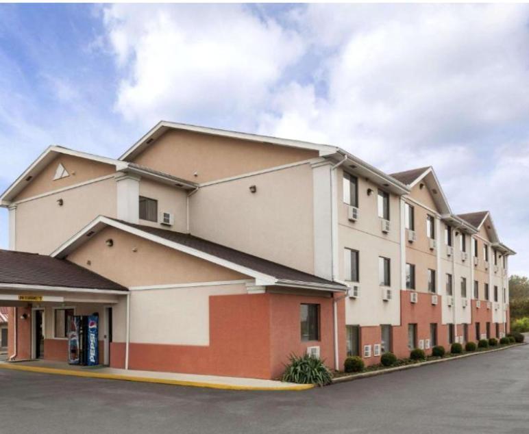 Brookville Inn Bagian luar foto